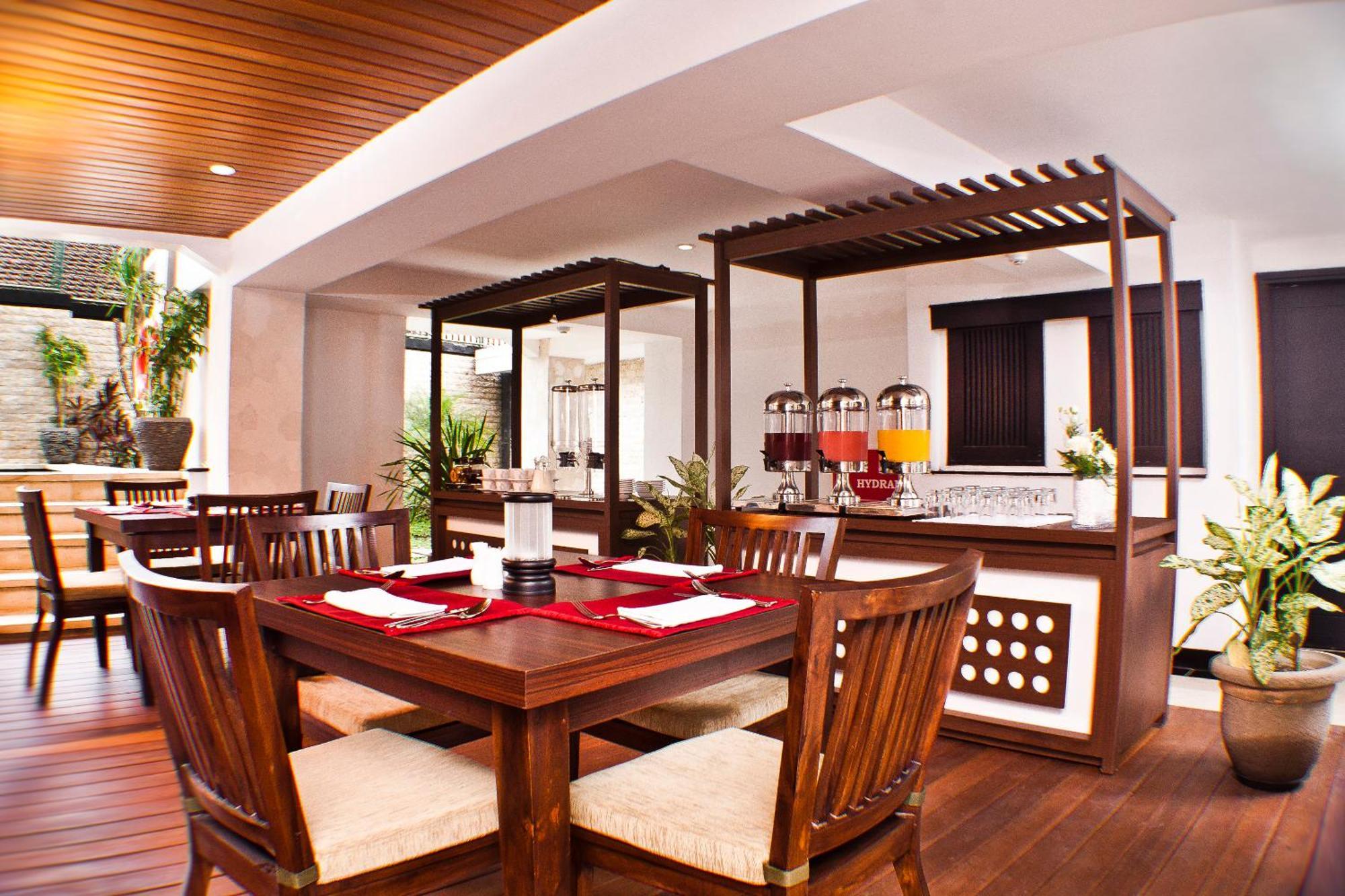 Royal Regantris Kuta Hotel Kuta Lombok Exterior foto