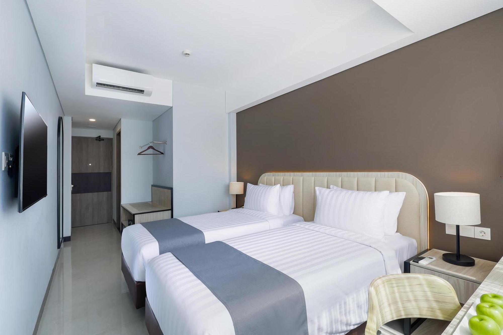 Royal Regantris Kuta Hotel Kuta Lombok Exterior foto