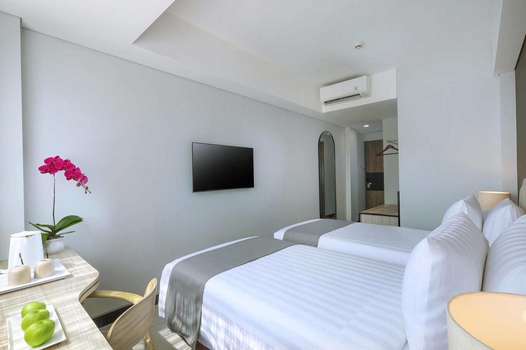 Royal Regantris Kuta Hotel Kuta Lombok Exterior foto